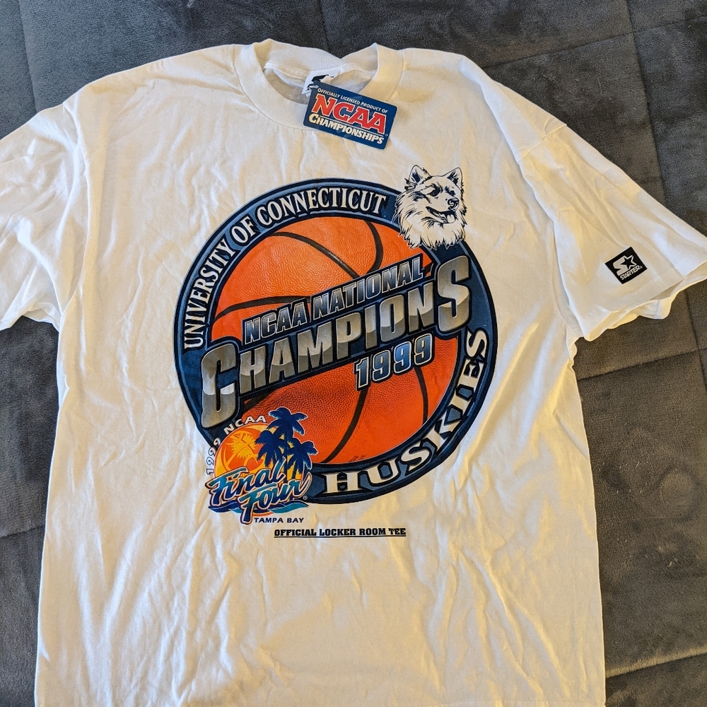 1999 UConn Huskies NCAA Championship t-shirt